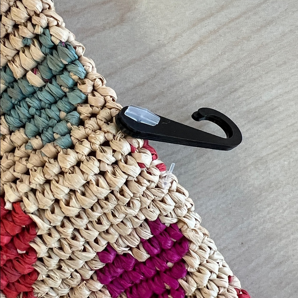 Mar Y Sol handmade in Madagascar amor heart print clutch zippered raffia pouch - Picture 4 of 7